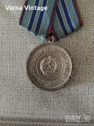 Медал За 15 години безупречна служба. БНА , снимка 2 - Антикварни и старинни предмети - 42305204