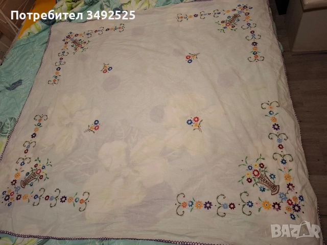 Стара бродирана покривка 