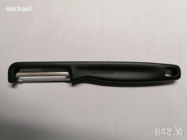 Белачка Victorinox, Lota, двойно назъбено острие, черна