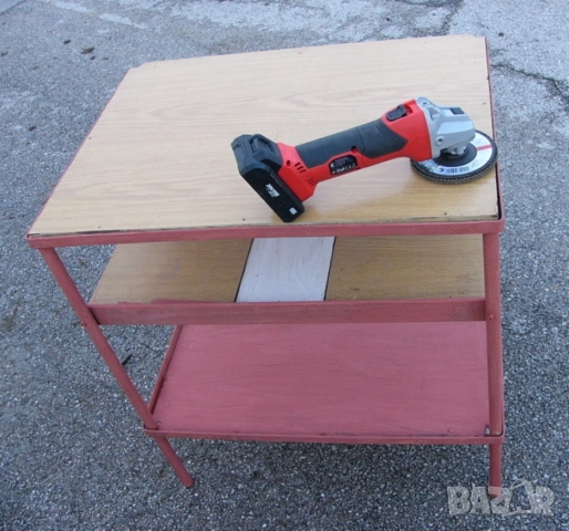 Българска Метална Шлосерска Работна МАСА 69x50,5x74см 29кг Дървен Плот Тезгях Стелажи Рафтове БАРТЕР, снимка 3 - Други инструменти - 51947113