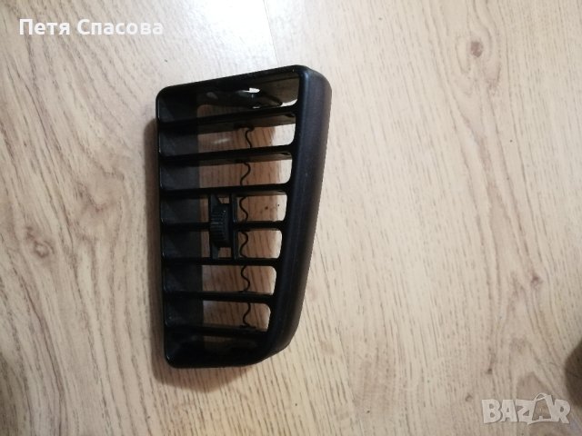 VW Passat Wagon B3 2.0 1992 решетка въздуховод парно в средата, снимка 4 - Части - 41750966