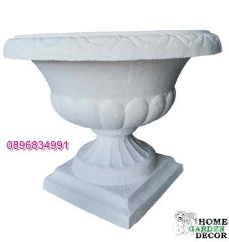 Голяма бетонна саксия кашпа в бял цвят, снимка 1 - Саксии и кашпи - 40678309