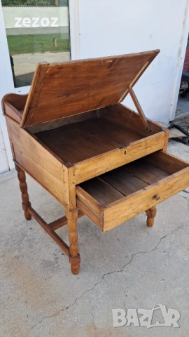 Антикварна катедра масив