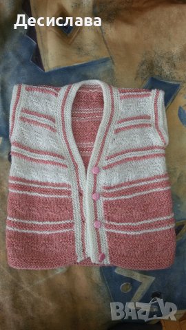 Елек ръчно плетен, снимка 1 - Бебешки якета и елеци - 42643939