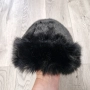 Черна зимна шапка, снимка 1
