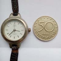 Продавам дамски часовник на фирмата Q&Q, снимка 1 - Дамски - 44373059