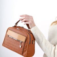 Дамска чанта с две прегради, снимка 5 - Чанти - 44265911