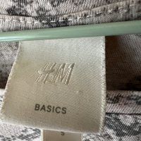 H&M Тениска със змийски принт S размер 🩶, снимка 3 - Тениски - 44766859
