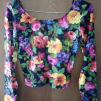 Къса дамска блуза, снимка 1 - Блузи с дълъг ръкав и пуловери - 35959274