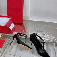 Valentino (реплика) 64, снимка 9 - Дамски обувки на ток - 44518331