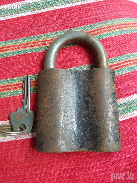 Голям стоманен катинар, снимка 1