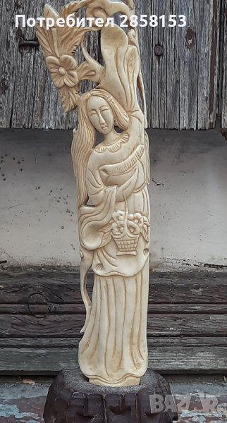 Фино резбована фигура от кост, снимка 1