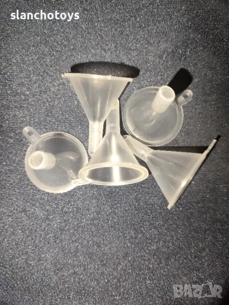 Пластмасови фунийки,малки, 5 бр., снимка 1