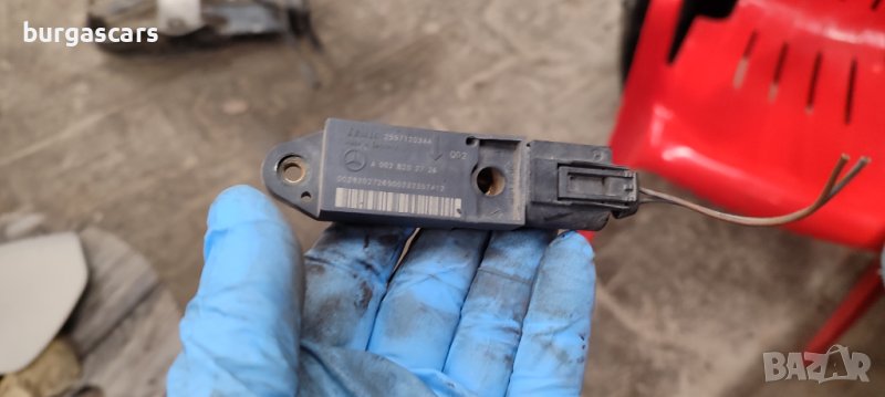 Airbag сензор A 002 820 27 26 Mercedes E220 W211 - 50лв, снимка 1