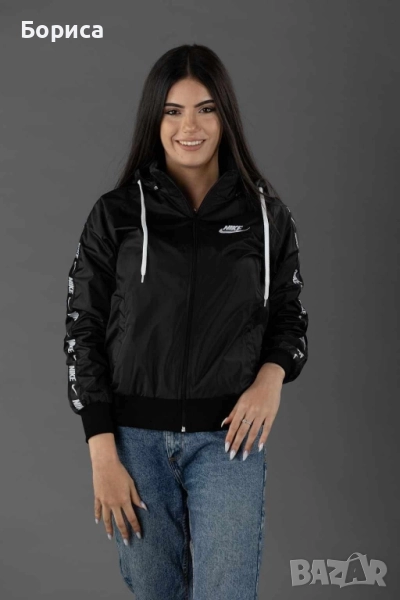 Дамско яке ветровка Найк , снимка 1