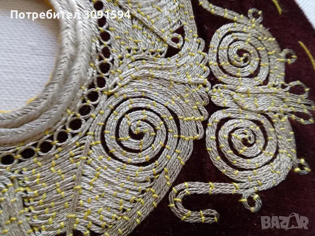 19 век Фолклорни художествени мотиви за чехли ръчна бродерия златна сърма върху кадифе рядка находка, снимка 3 - Антикварни и старинни предмети - 47407814