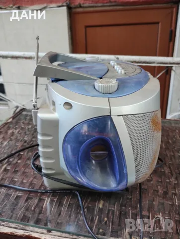 Продава радиокасетофон със CD player, снимка 4 - Радиокасетофони, транзистори - 56304584
