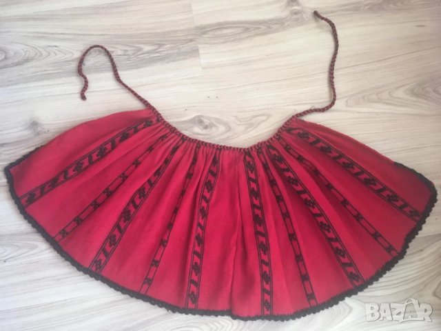 Детска вълнена престилка за носия