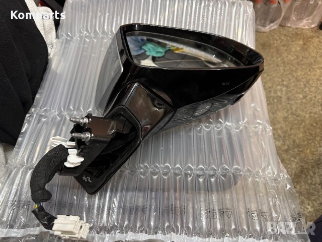 Оригинално дясно огледало за Hyundai SantaFE 4 2019 2020 с камера, снимка 2 - Части - 40800856