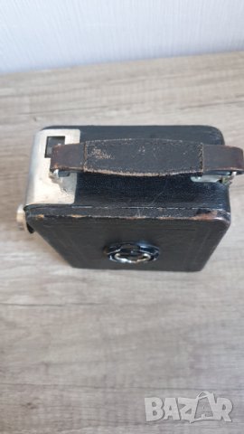 Камера Cine Nizo 8E, снимка 5 - Антикварни и старинни предмети - 42500619