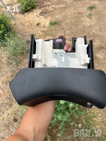 Пласмаса около волана Рено Меган/Сценик 2004г, снимка 2 - Части - 51204792