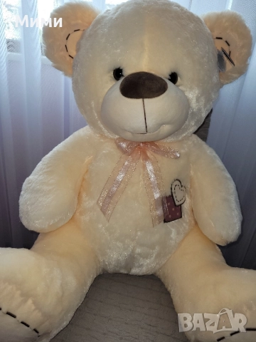 Голям плюшен мечок