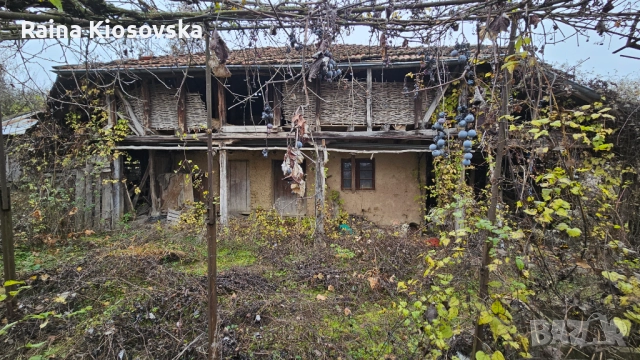 Продава се двуетажна къща с дворно място от 658 кв.м.в с.Замфирово Община Берковица , снимка 7 - Къщи - 52565009