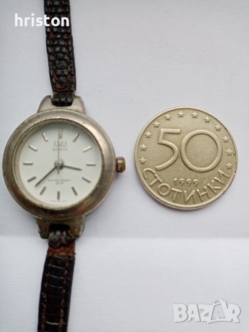 Продавам дамски часовник на фирмата Q&Q, снимка 1 - Дамски - 44373059