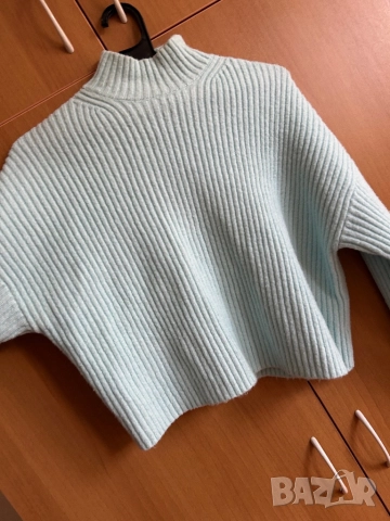 Топъл пуловер Бершка, снимка 3 - Блузи с дълъг ръкав и пуловери - 52512061