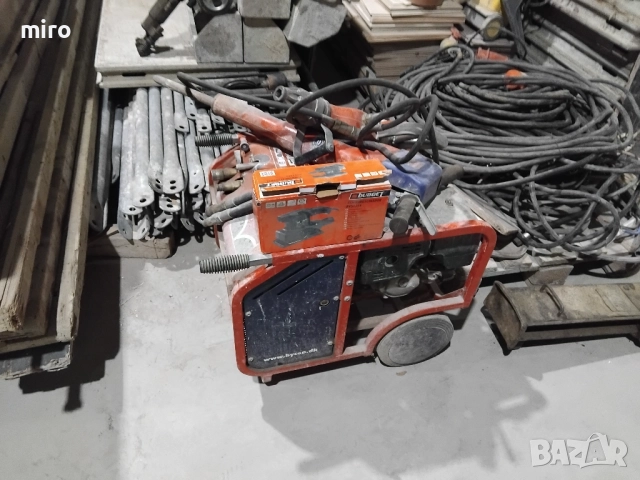 Хидравлична машина за къртене и пробиване със собствен двигател! Марка: HYCON ., снимка 1 - Други машини и части - 52926282