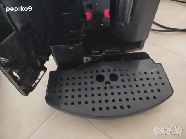 Продавам Употребявана кафемашина робот пълен автомат DELONGHI KAFE KORTINA BLACK, снимка 9 - Кафемашини - 49409268