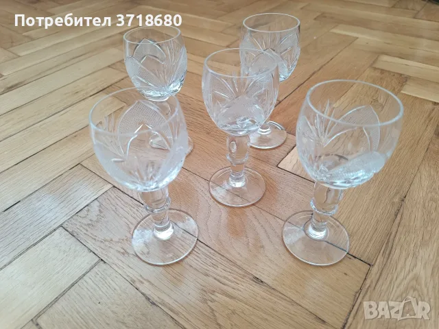 Кристални чаши със столче