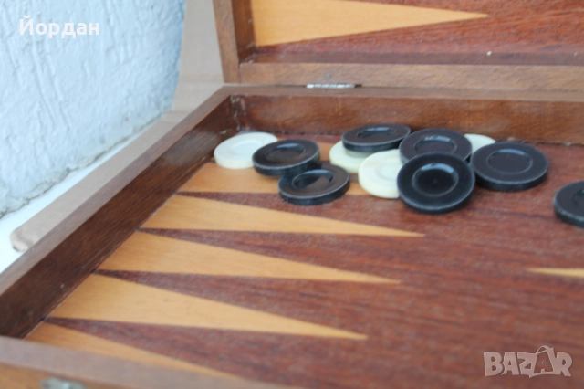 Стара кутия за ''Шах и Табла'', снимка 13 - Други ценни предмети - 51824994