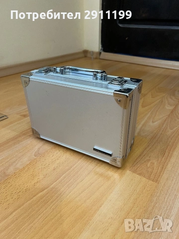 Малък алуминиев куфар