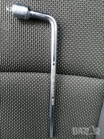 Продавам ключ за гуми Мерцедес 