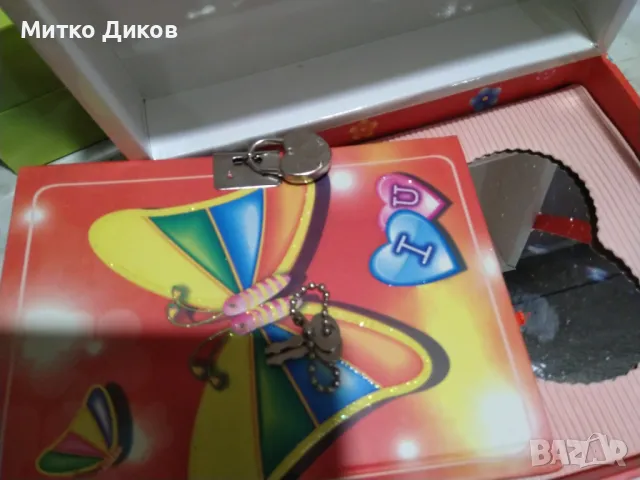 Тефтер нов с катинар и кутия подъръчна, снимка 3 - Ученически пособия, канцеларски материали - 49350346