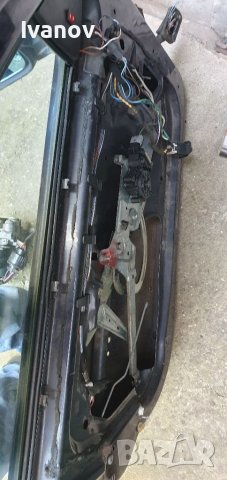 Предна лява врата за бмв е36 седан комби  огледало брава централно дръжка стъклоповдигач ел стъкло , снимка 2 - Части - 41267564