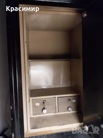 ПродаМетална каса/огнеопорна/, снимка 4 - Сейфове и каси - 52545897