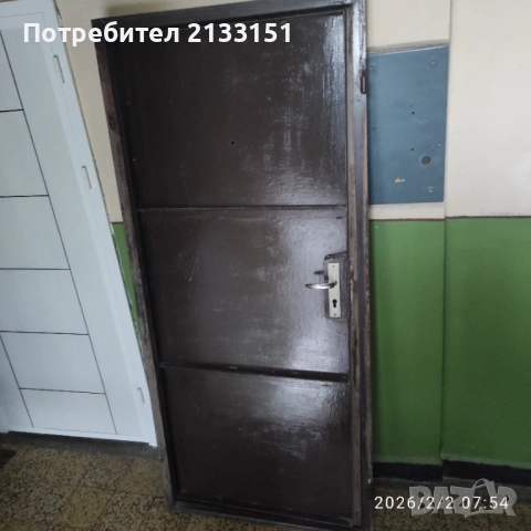 Метална врата с каса