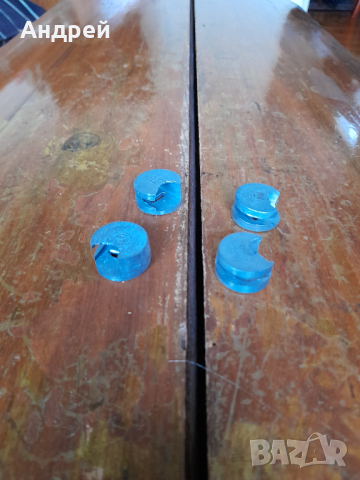 Стари закопчали за панти на секция