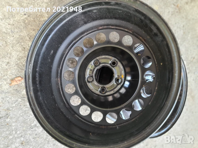 Продава две железни джанти,Ауди,централен отвор-66,5мм,16 цола, снимка 2 - Гуми и джанти - 51075171