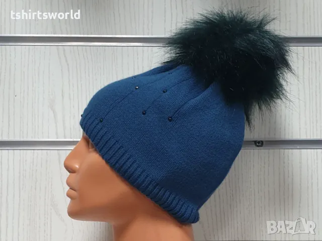 Нова зимна дамска шапка покрита с камъчета и с пух в син цвят, снимка 6 - Шапки - 48210458