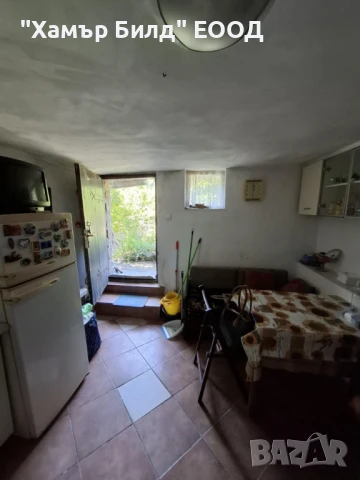 Продавам малка двуетажна къща в с.Ярославци, община Брезник, снимка 9 - Вили - 51104686