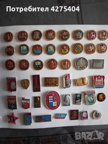 Два класьора със значки и медали от колекция