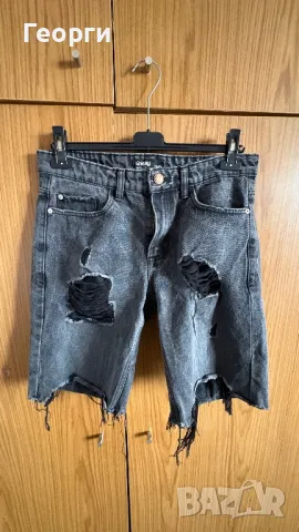 Скъсани дънки