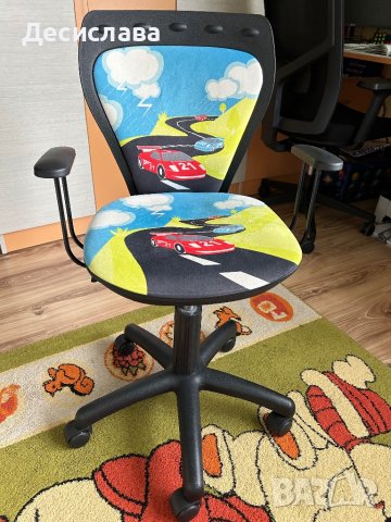 Детски стол за бюро, снимка 1 - Столове - 44445635