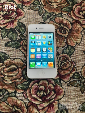 Продавам iPhone 4