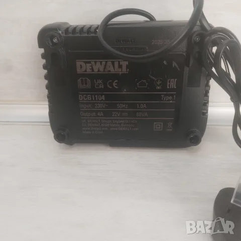Бързо зарядно DEWALT DCB1104 (12V / 18V XR / FlexVolt) 4A – Оригинално, Като Ново, с UK кабел, снимка 6 - Винтоверти - 56256121