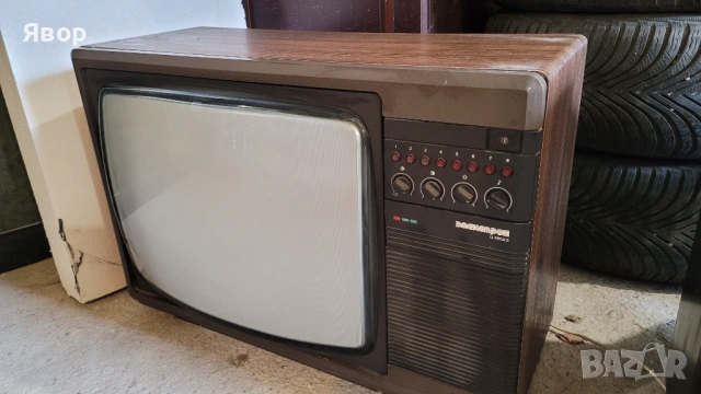 Телевизор Електрон В.Търново от соца ретро не работи , снимка 3 - Телевизори - 53495756