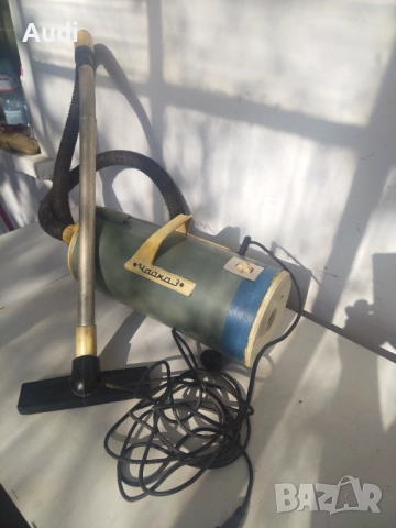 Прахусмокачка ЧАЙКА 3 Съветско производство 1982г. Работеща., снимка 3 - Прахосмукачки - 52298825